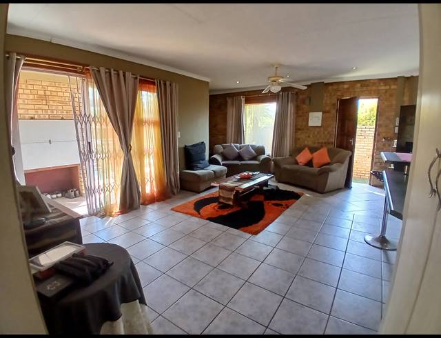 2 BEDROOM CLUSTER FOR SALE IN UNION